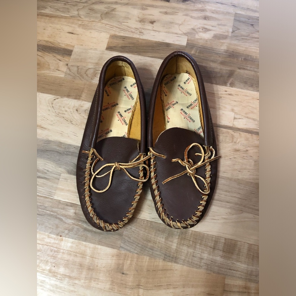 Women’s 11 All Leather Minnetonka Slippers